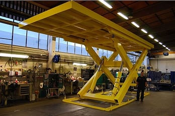 Stationary hydraulic scissor lift 